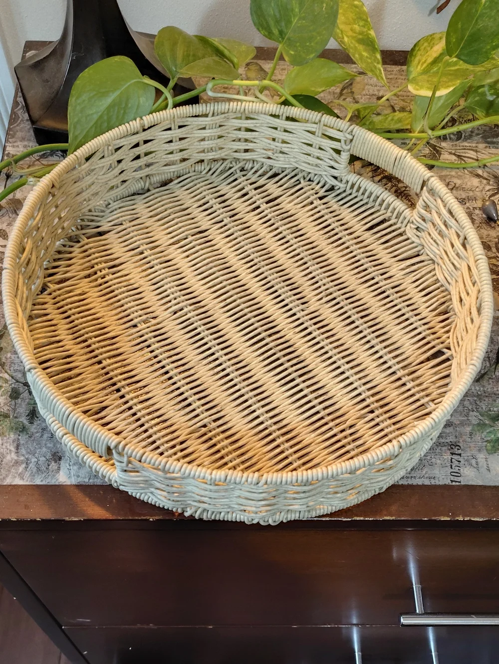 Cream Wicker Round Serving Tray 13